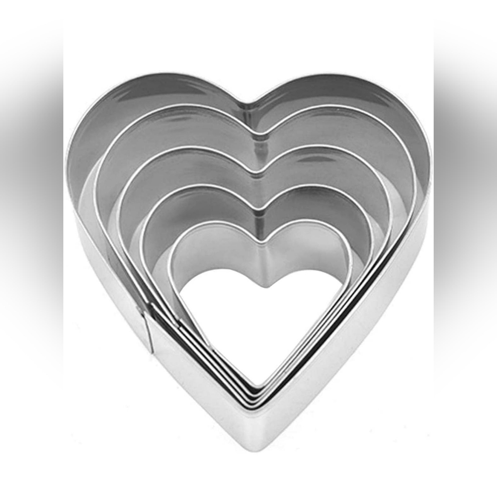 5 Heart-shaped cookie cutters, made of stainless steel/hearts